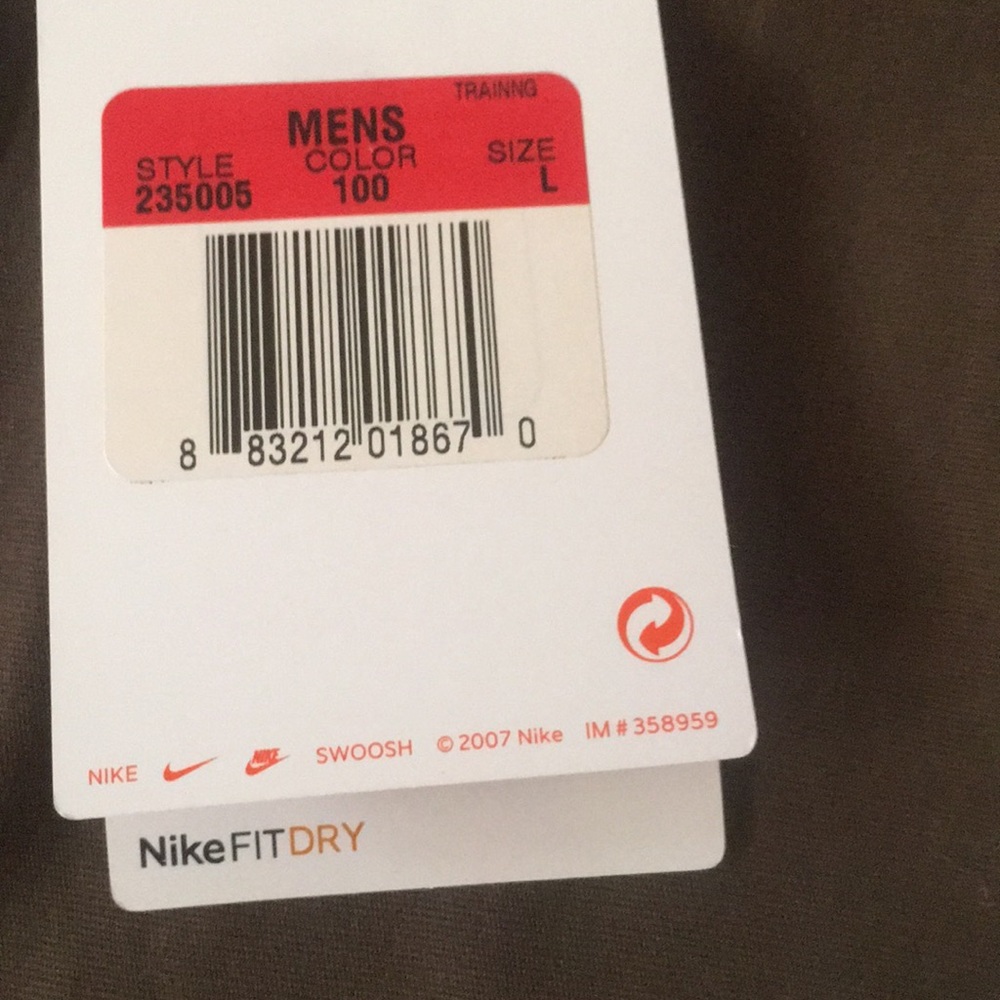 Nike dri fit sports tank top brand NWT 30$ - Picture 4 of 4